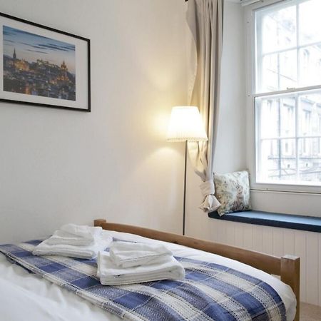 Two Bedroom Flat By Royal Mile! Edimburgo Exterior foto